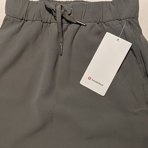 On the fly skirt Lululemon size 4 NWT